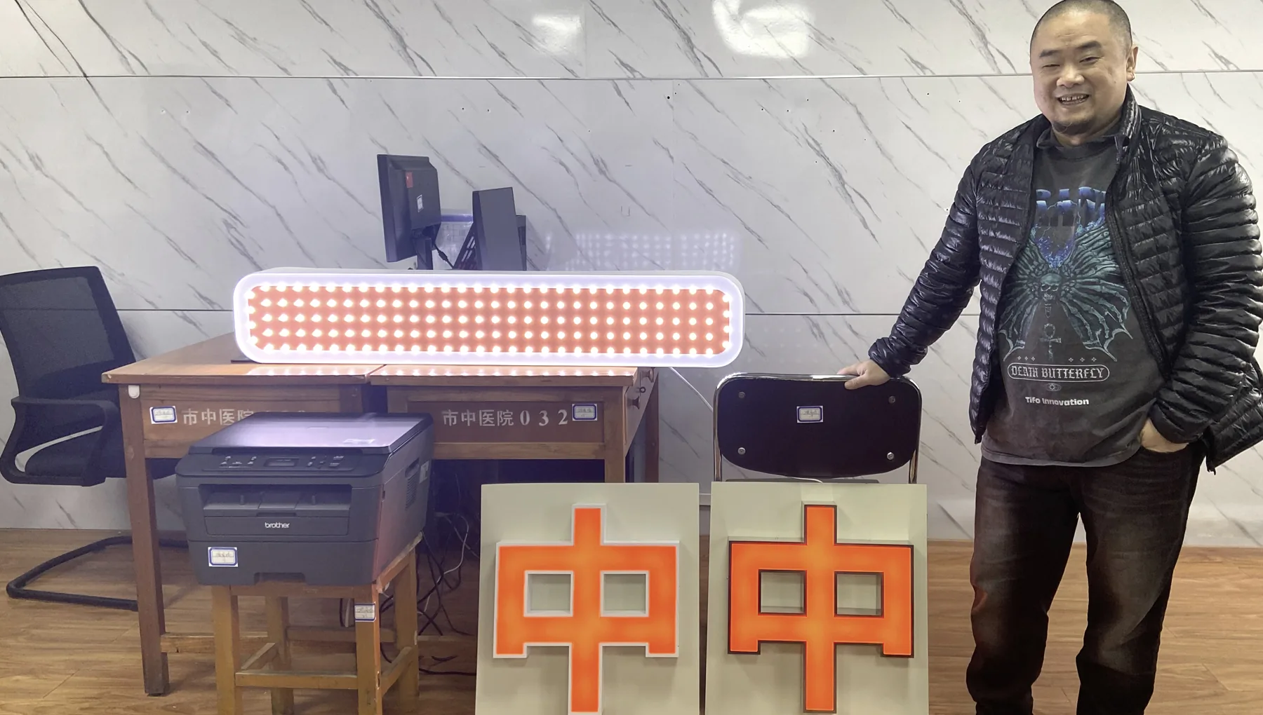 商洛中医院导视深化与安装现场 7